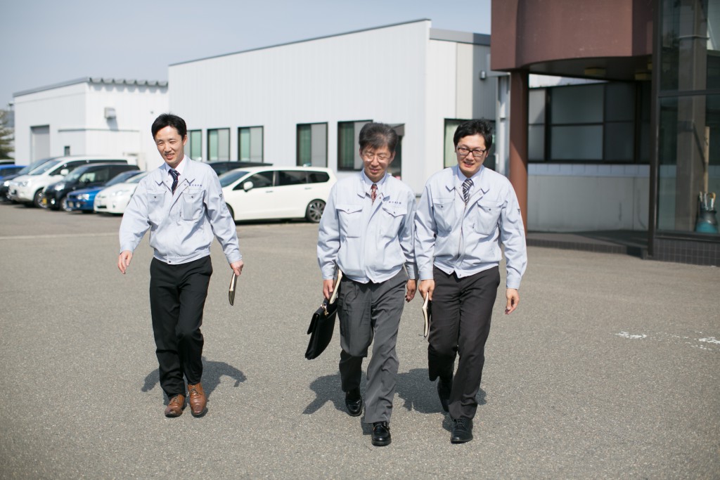 shima-hayashi-miura-walking
